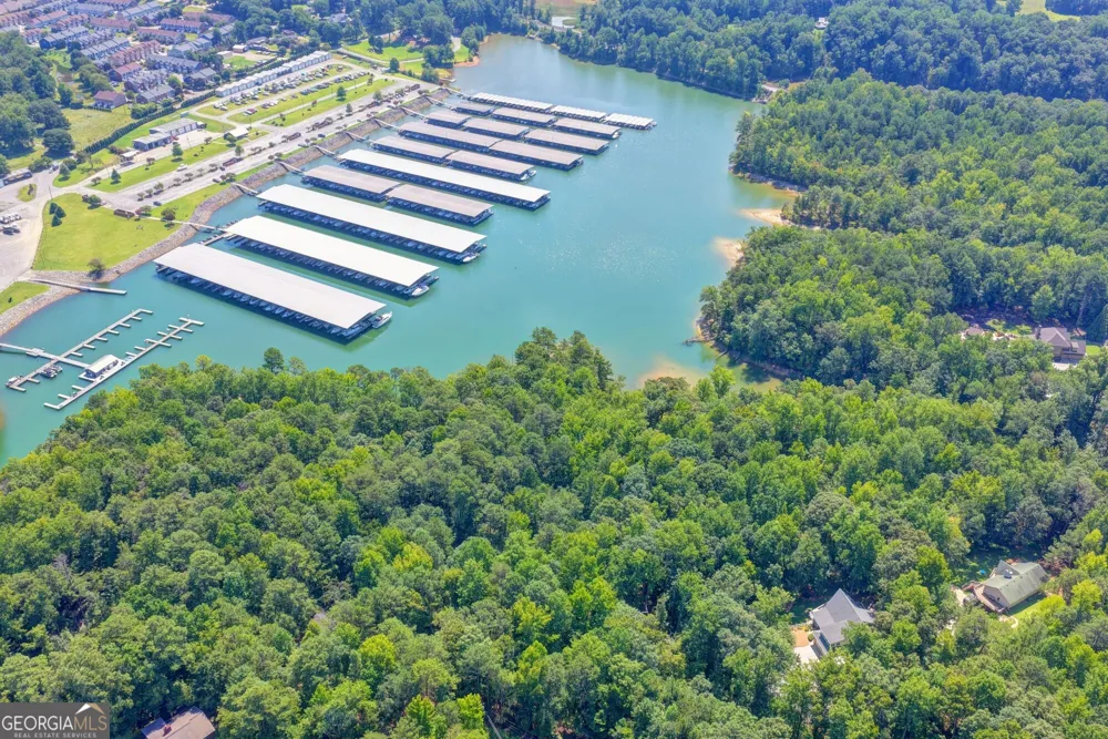 6173 Pine CIR Flowery Branch, GA 30542