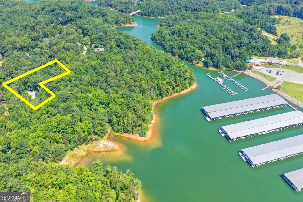 6173 Pine CIR Flowery Branch, GA 30542