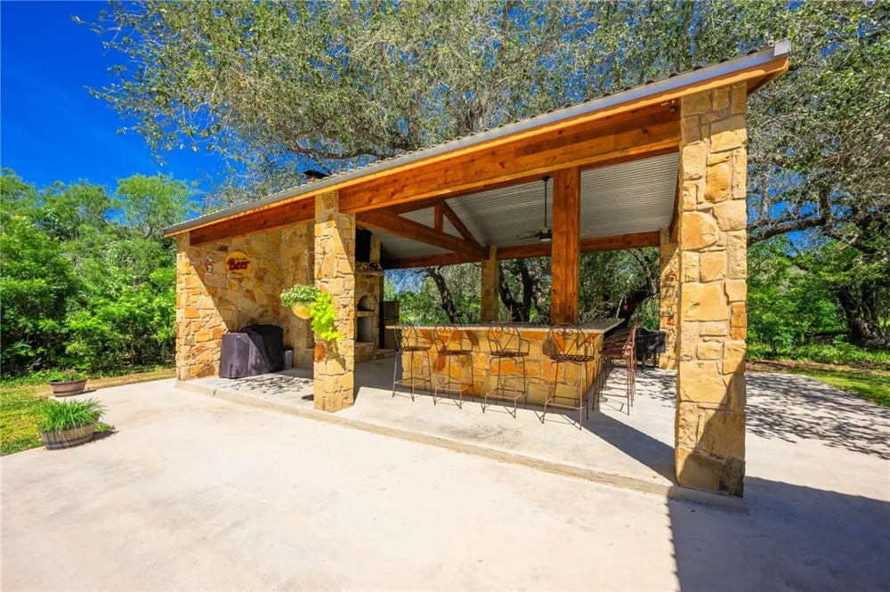 3355 Jim Brite Rd Pleasanton, TX 78064