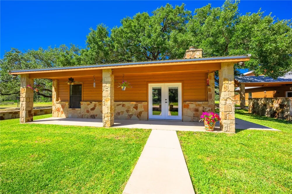 3355 Jim Brite Rd Pleasanton, TX 78064