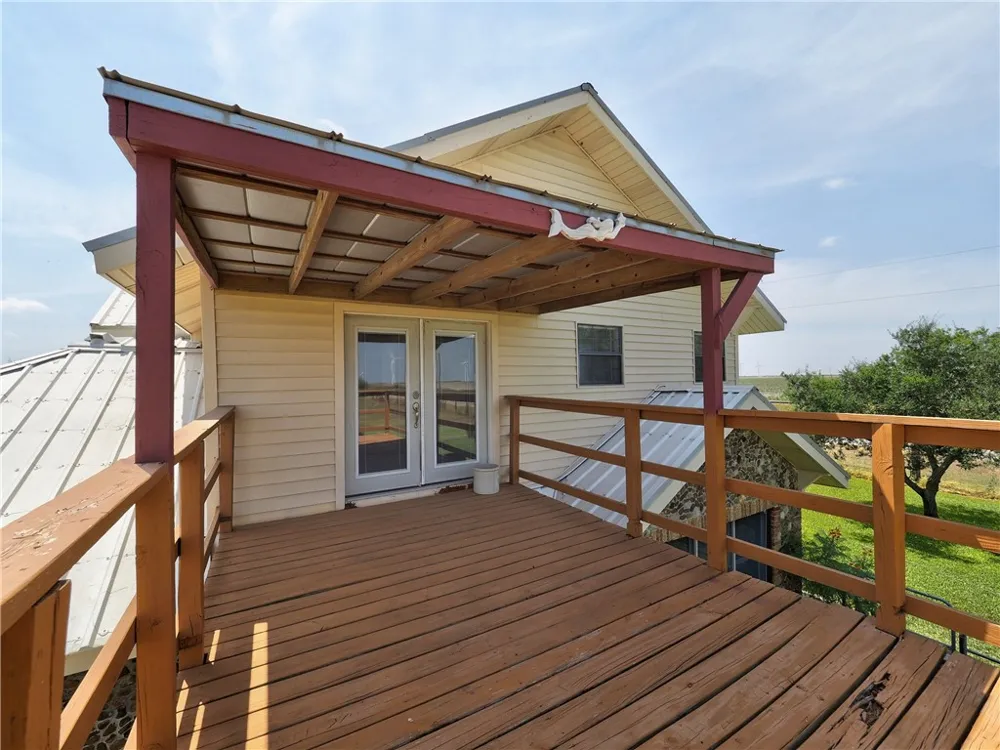 19838 County Road 1168 Mathis, TX 78368