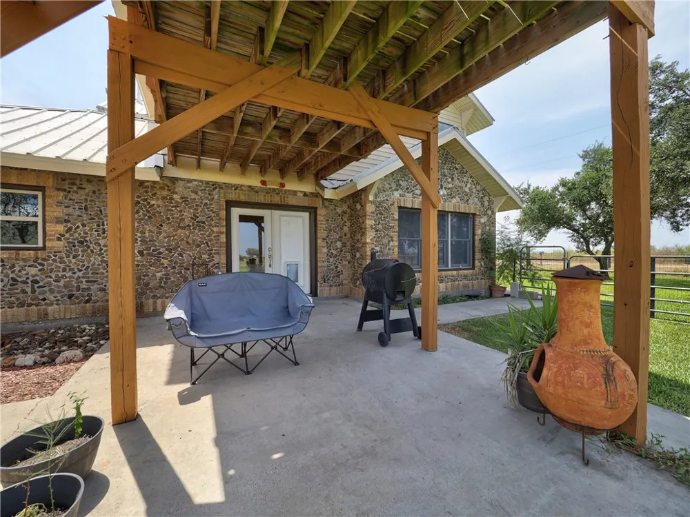 19838 County Road 1168 Mathis, TX 78368