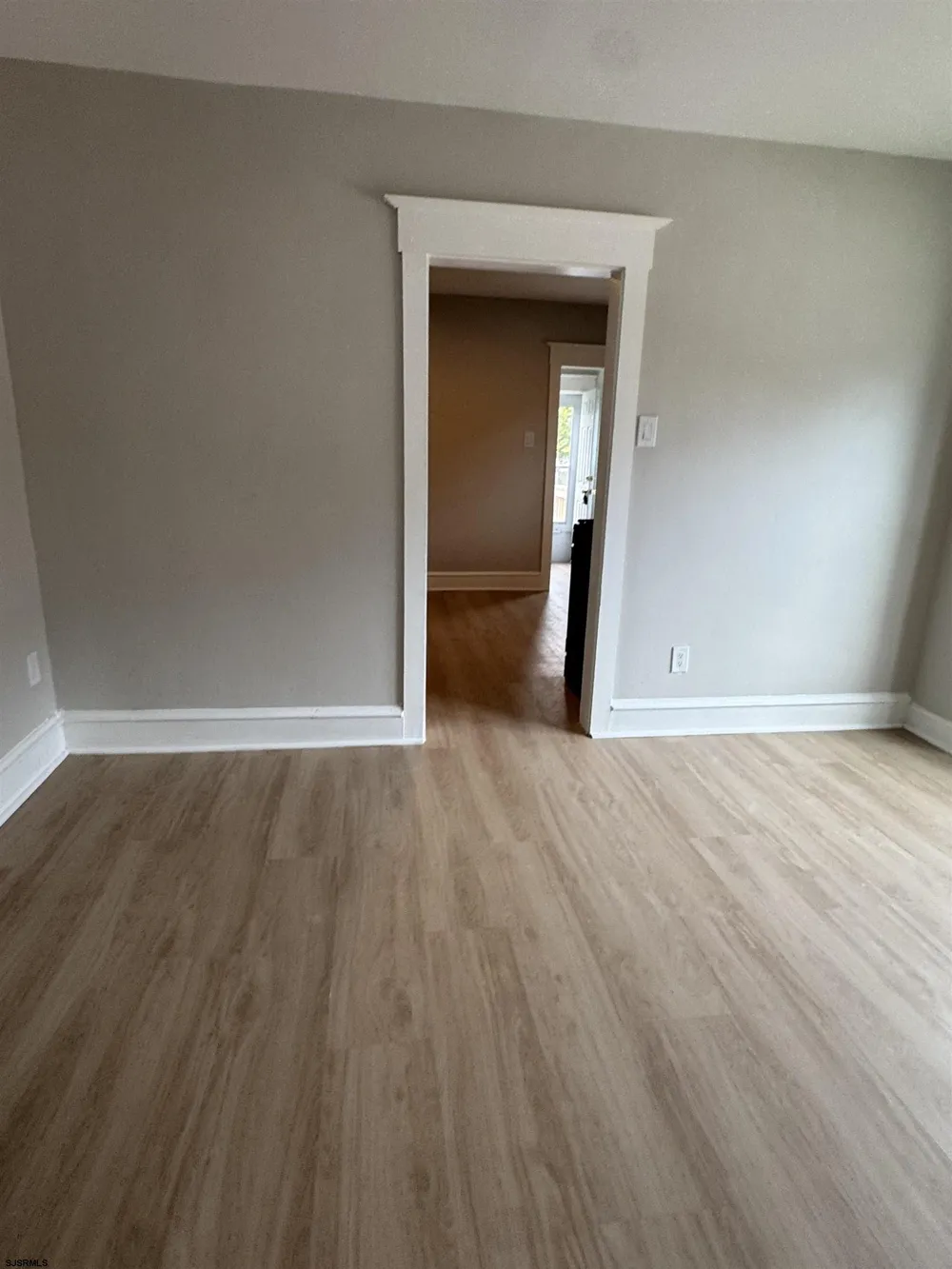 18 E Lindley Ave Pleasantville, NJ 08232