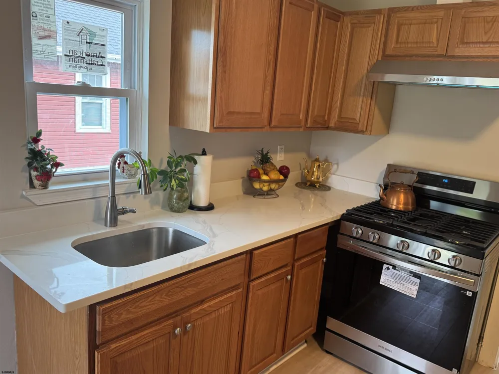 18 E Lindley Ave Pleasantville, NJ 08232