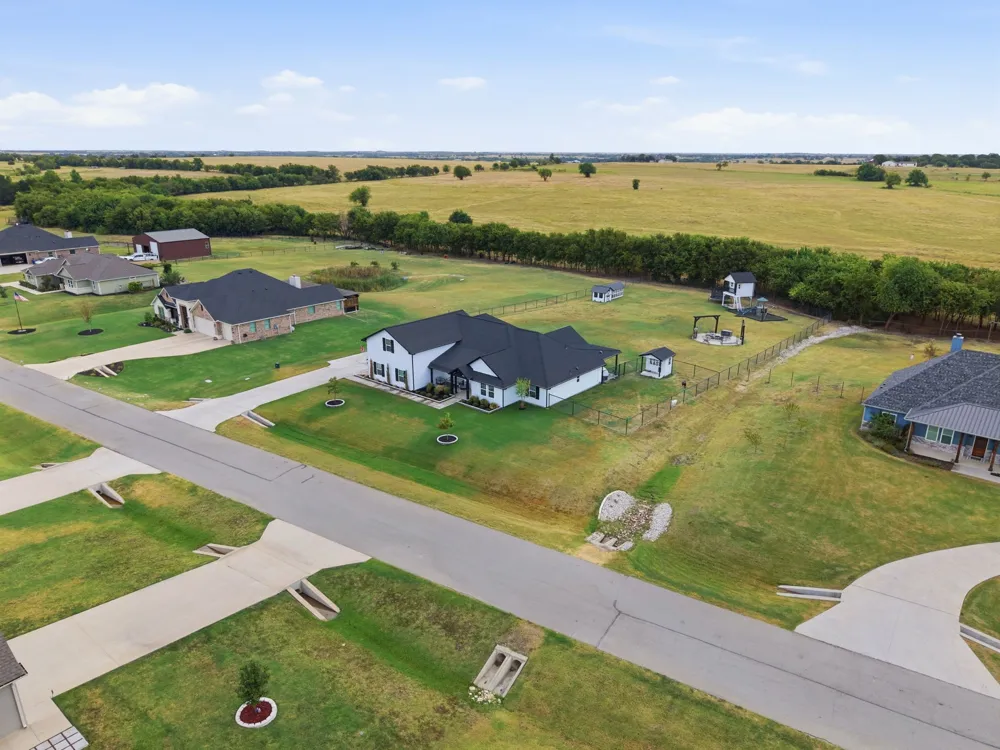 10216 Finch Road Sanger, TX 76266