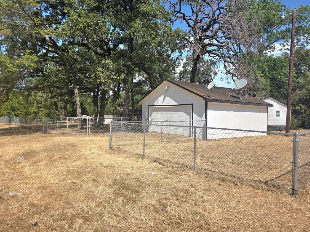 100 Crow Street Mabank, TX 75156