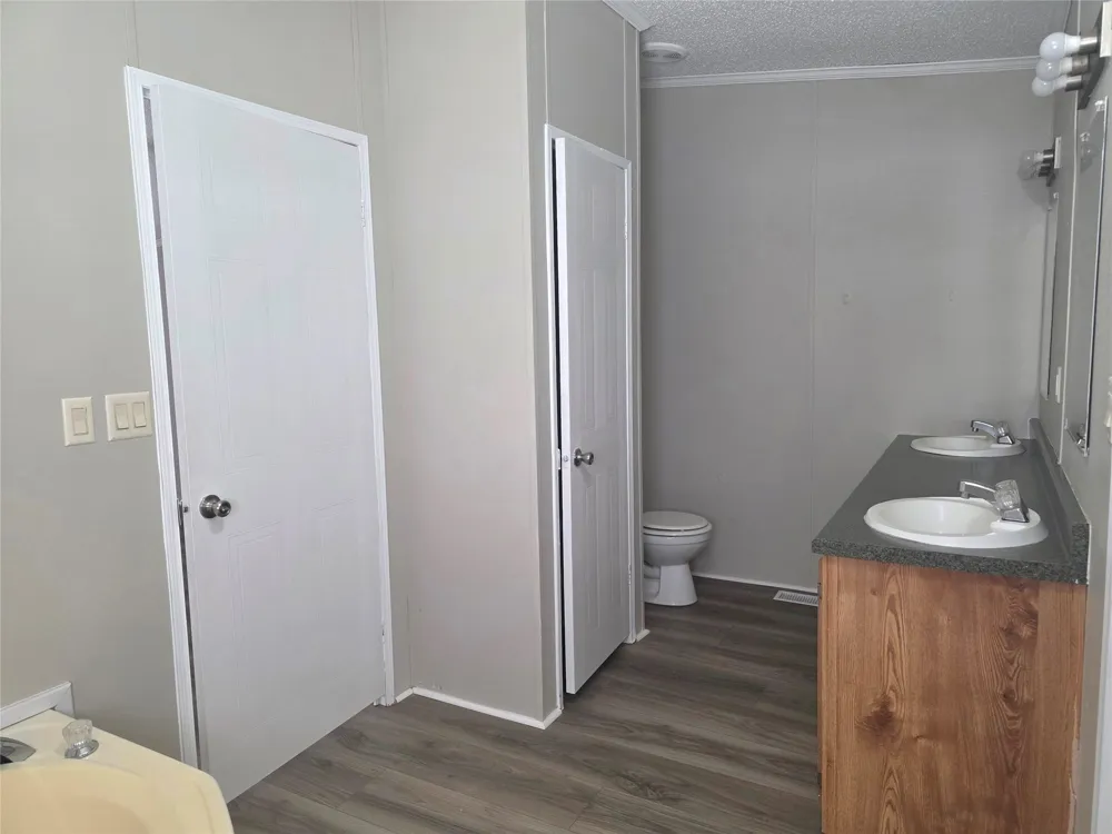 100 Crow Street Mabank, TX 75156