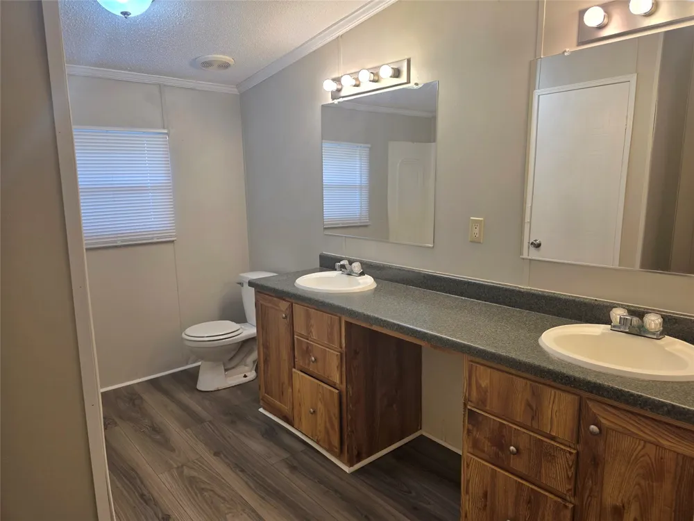 100 Crow Street Mabank, TX 75156