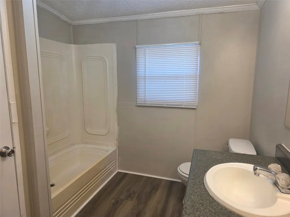 100 Crow Street Mabank, TX 75156