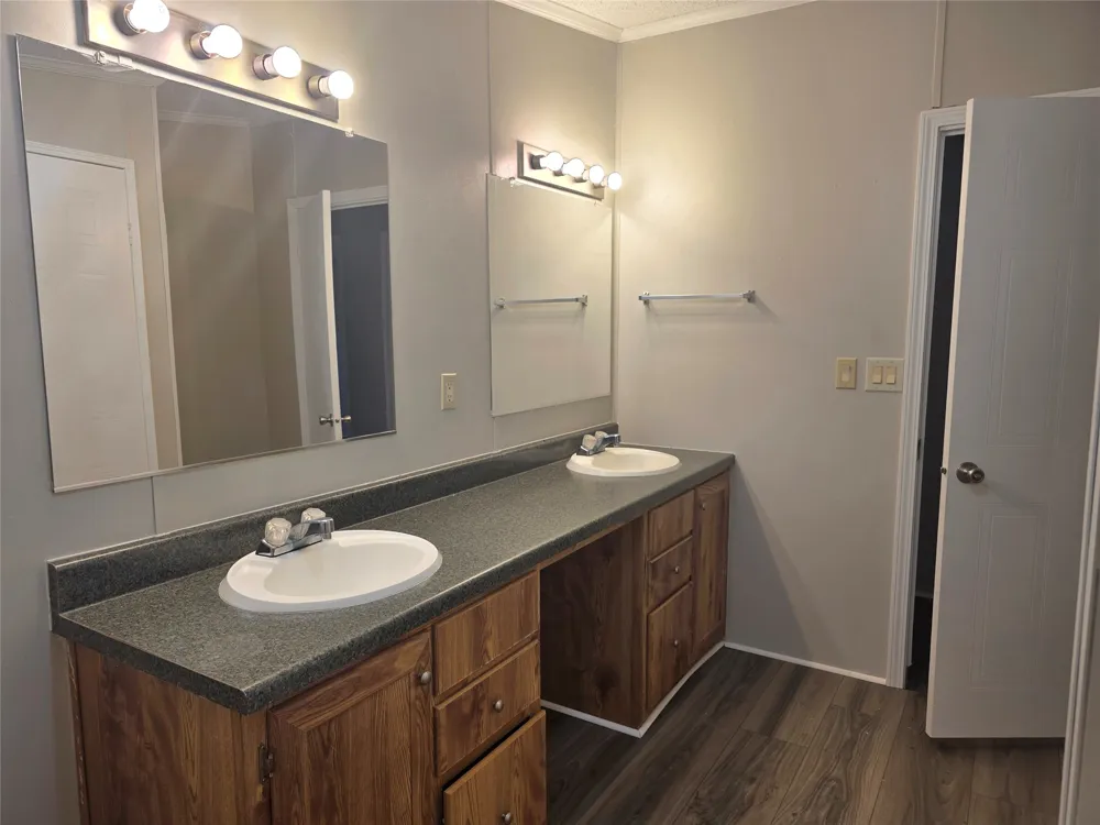 100 Crow Street Mabank, TX 75156