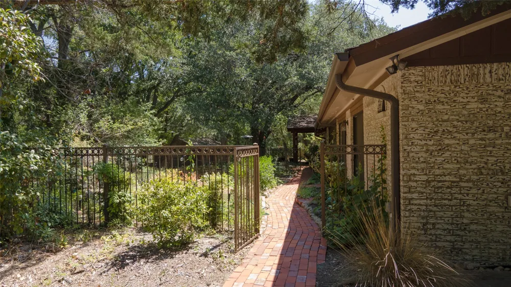 2485 County Road 852 McKinney, TX 75071