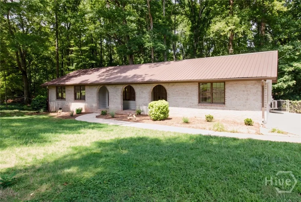 1191 Arrowhead Road Watkinsville, GA 30677