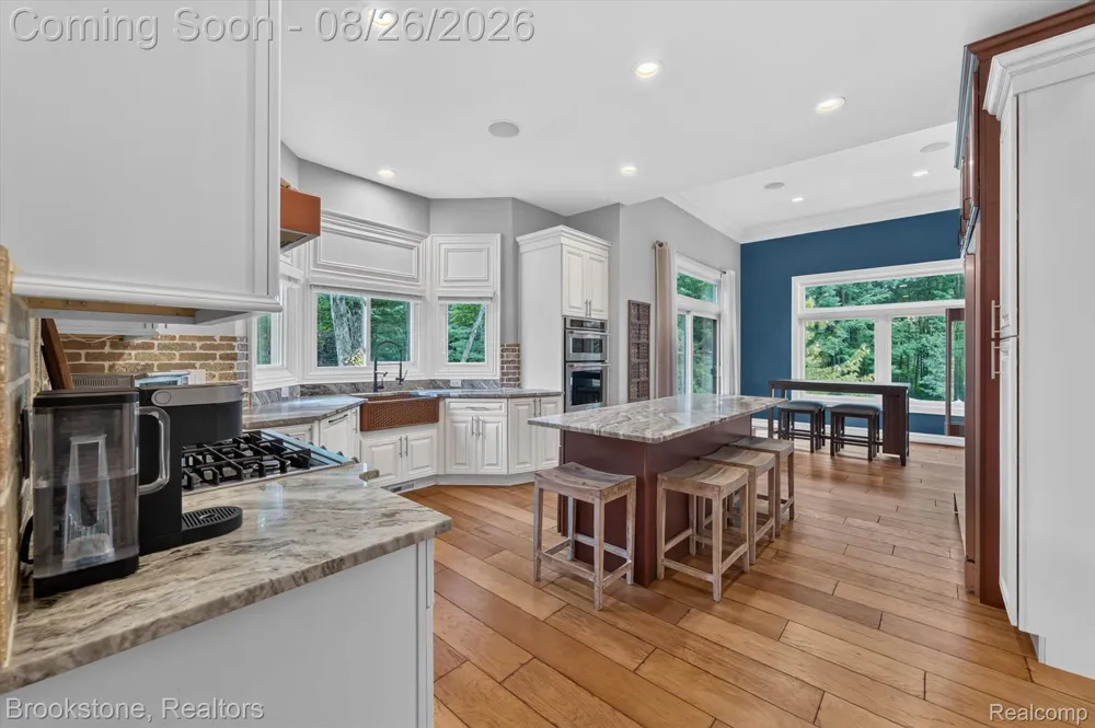 12300 Forest Glen Lane Shelby Charter Township, MI 48315
