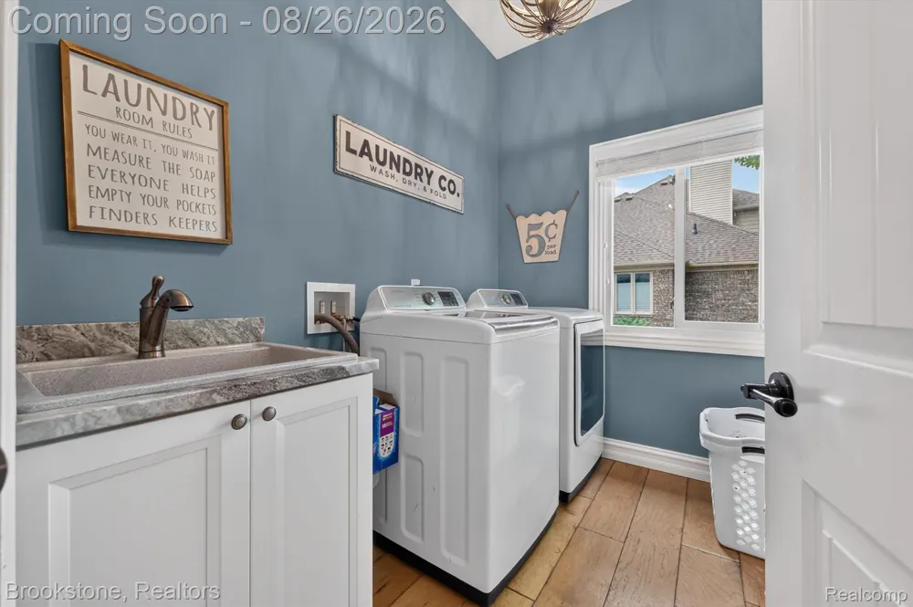 12300 Forest Glen Lane Shelby Charter Township, MI 48315
