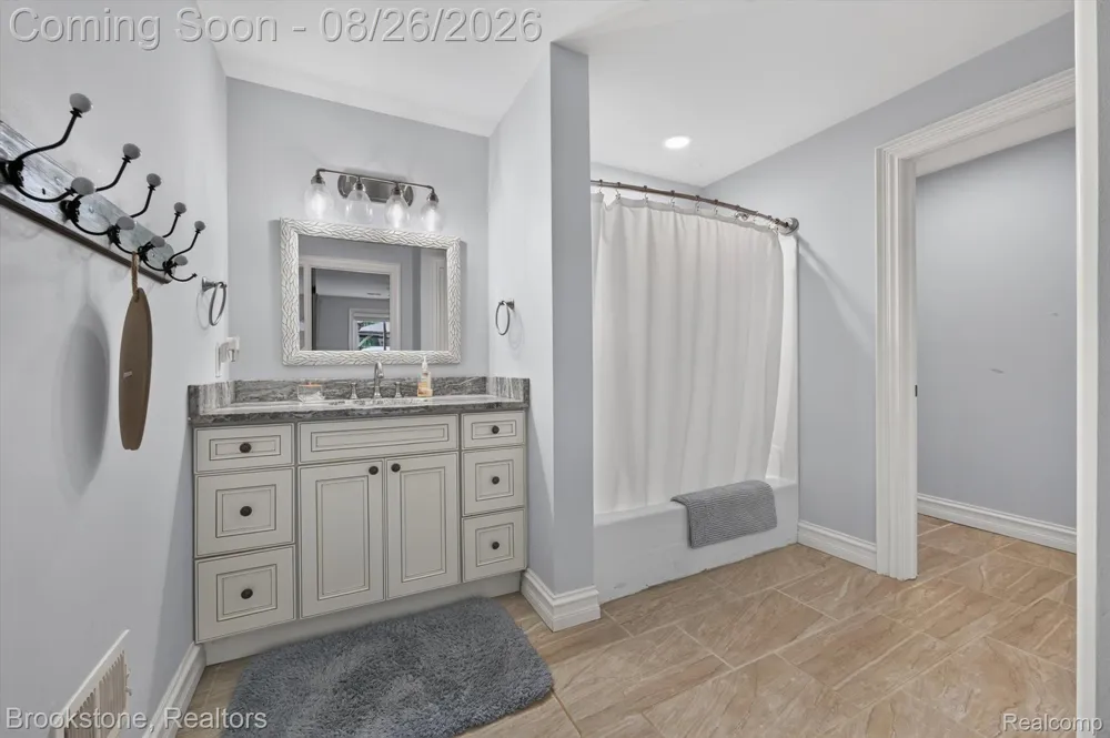 12300 Forest Glen Lane Shelby Charter Township, MI 48315