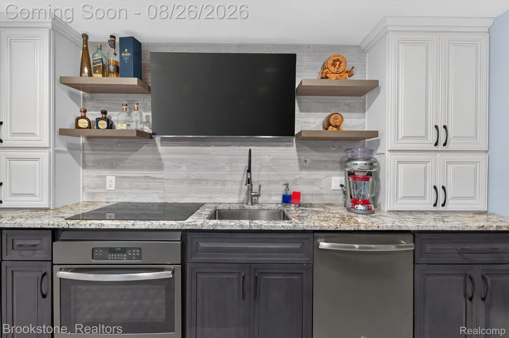 12300 Forest Glen Lane Shelby Charter Township, MI 48315