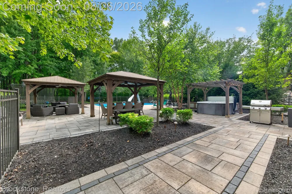 12300 Forest Glen Lane Shelby Charter Township, MI 48315