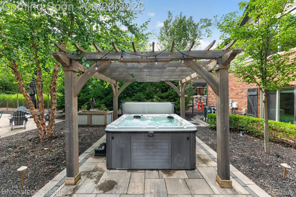 12300 Forest Glen Lane Shelby Charter Township, MI 48315