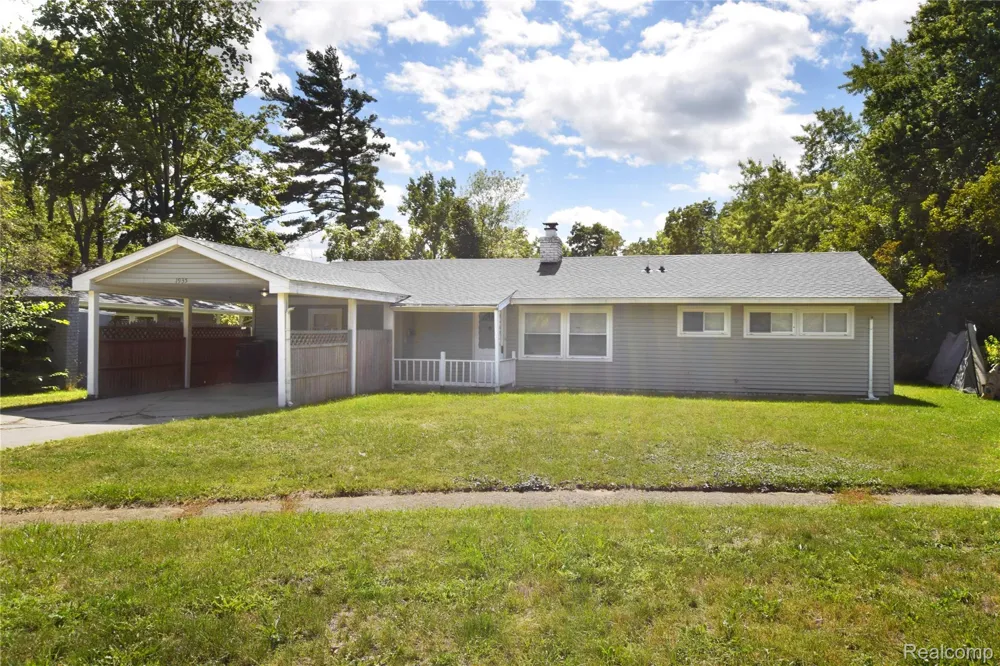 1935 Carmanbrook Parkway Flint City, MI 48507