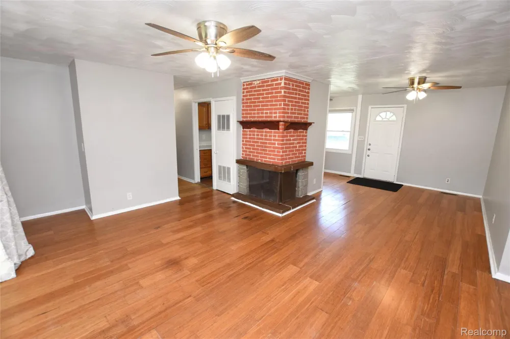 1935 Carmanbrook Parkway Flint City, MI 48507