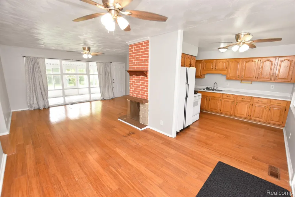 1935 Carmanbrook Parkway Flint City, MI 48507