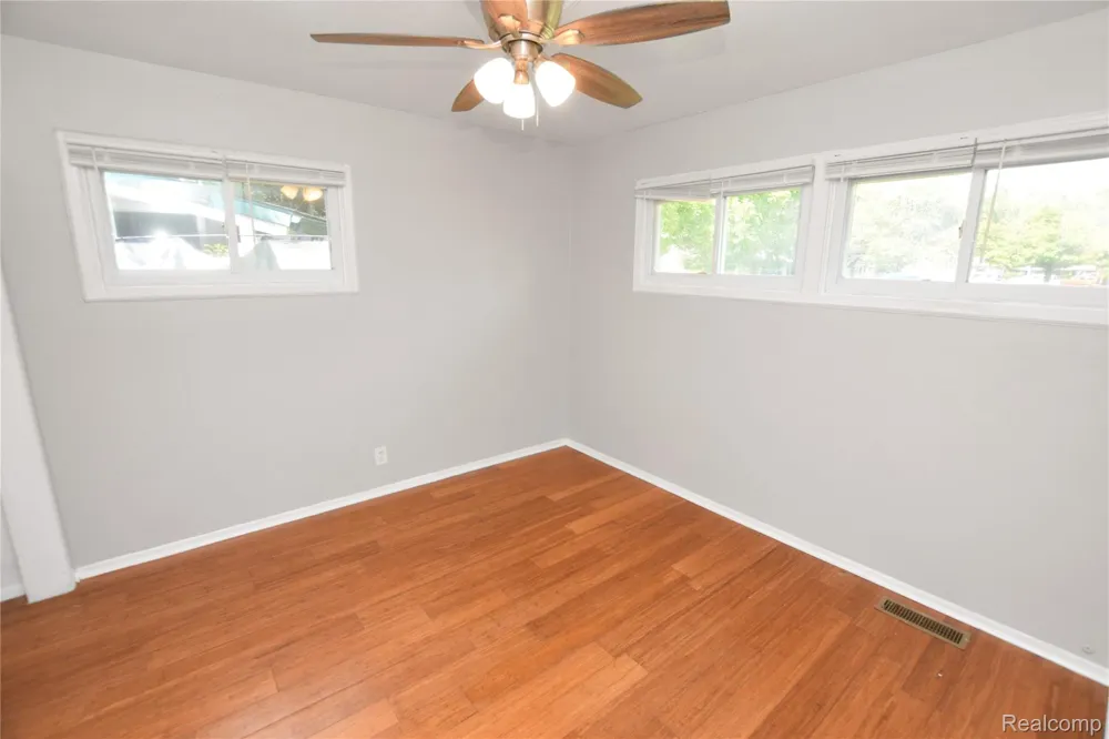 1935 Carmanbrook Parkway Flint City, MI 48507