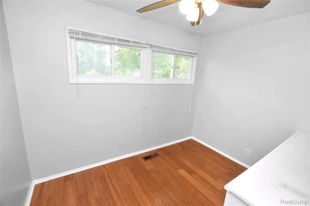 1935 Carmanbrook Parkway Flint City, MI 48507
