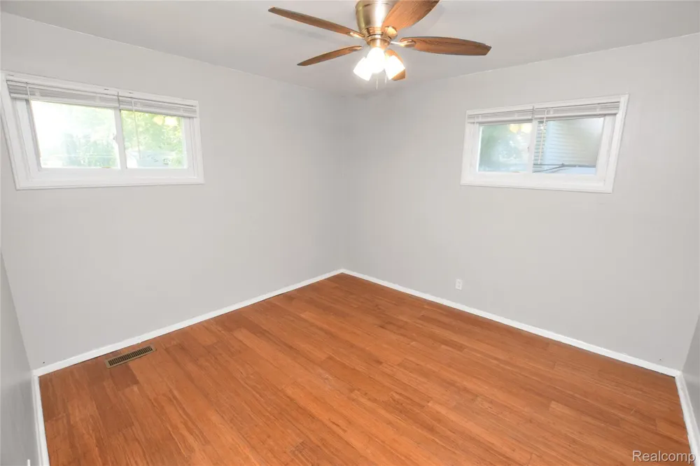 1935 Carmanbrook Parkway Flint City, MI 48507