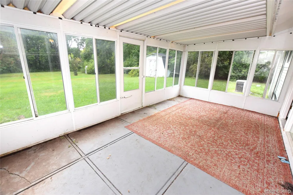 1935 Carmanbrook Parkway Flint City, MI 48507