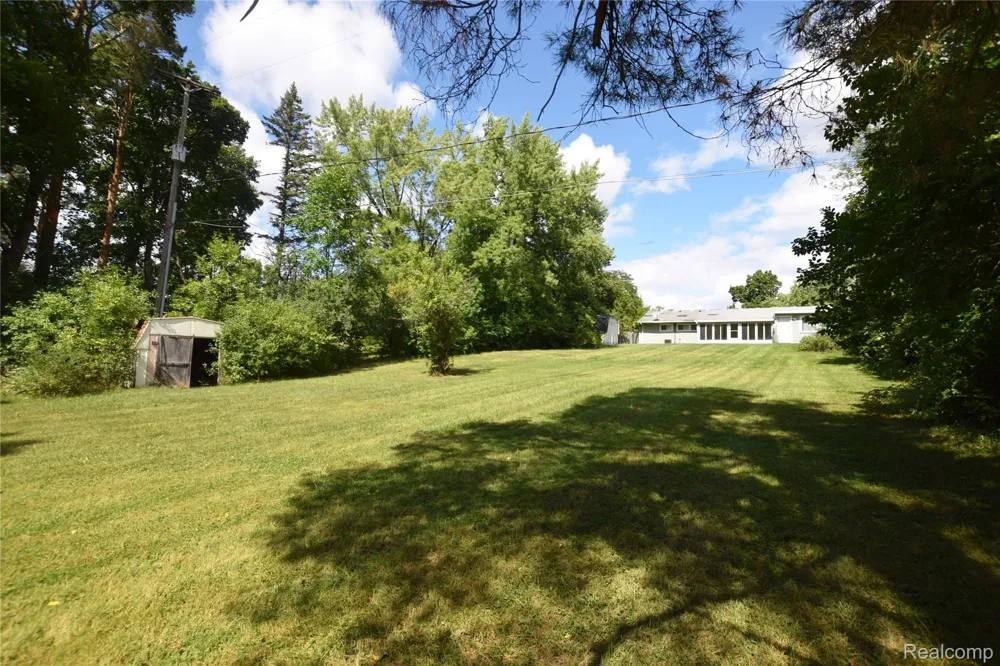 1935 Carmanbrook Parkway Flint City, MI 48507