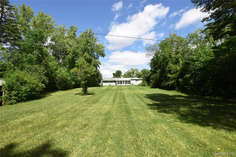 1935 Carmanbrook Parkway Flint City, MI 48507