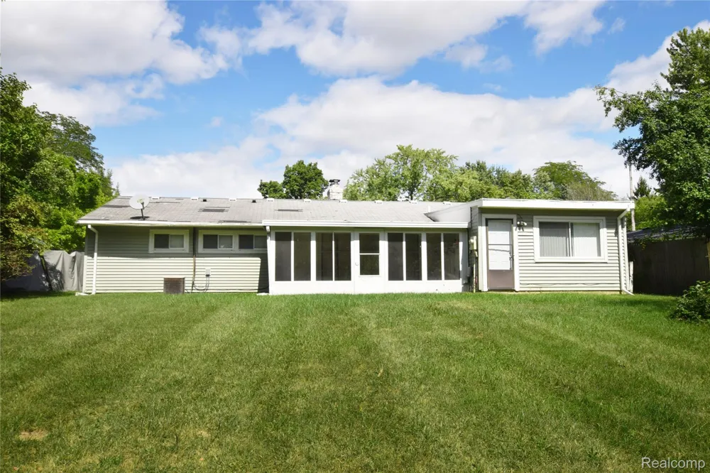 1935 Carmanbrook Parkway Flint City, MI 48507
