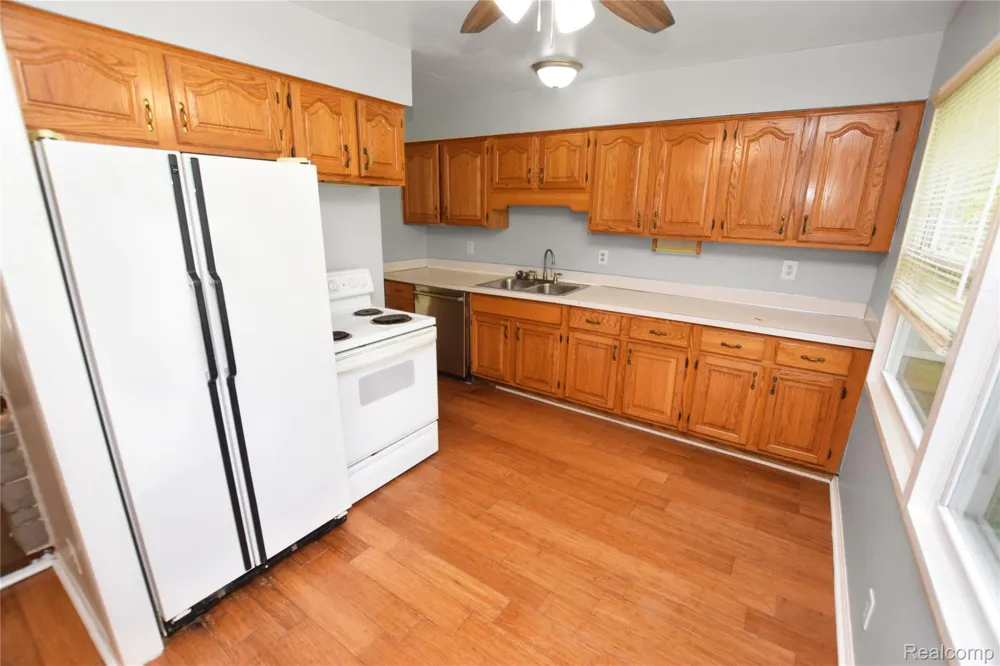 1935 Carmanbrook Parkway Flint City, MI 48507