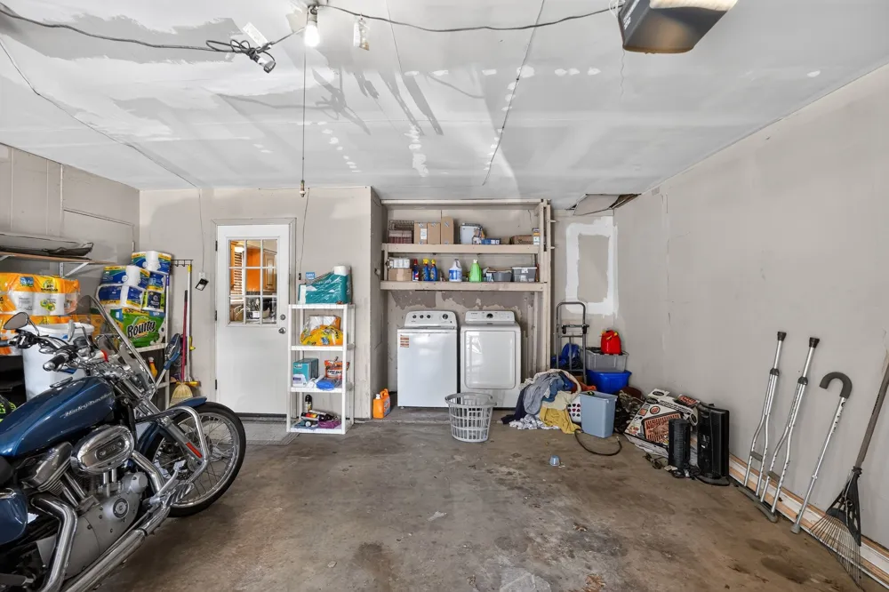 2125 Meadow Glen Irving, TX 75060
