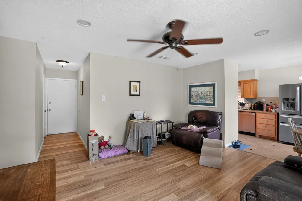 2125 Meadow Glen Irving, TX 75060