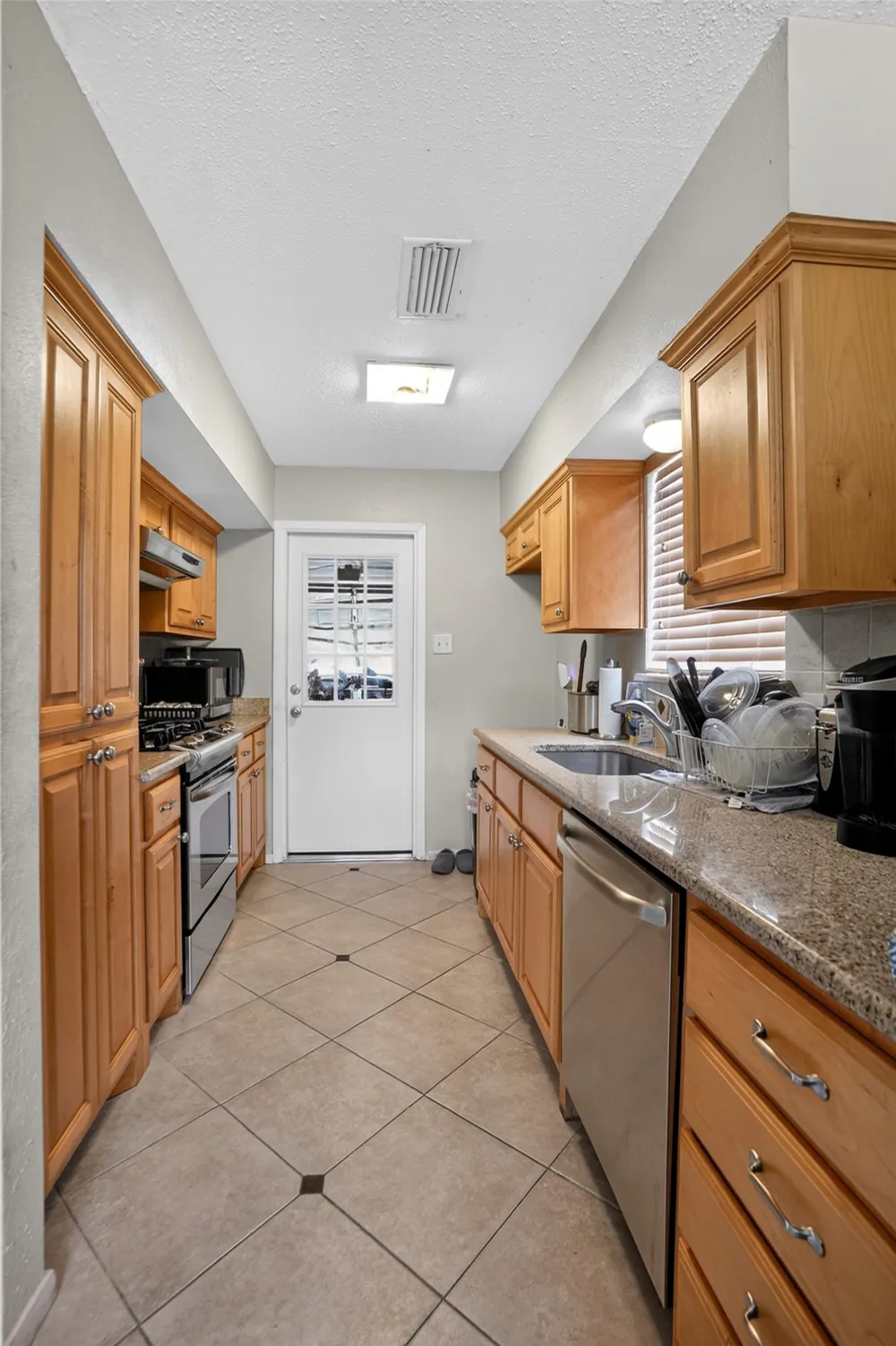 2125 Meadow Glen Irving, TX 75060