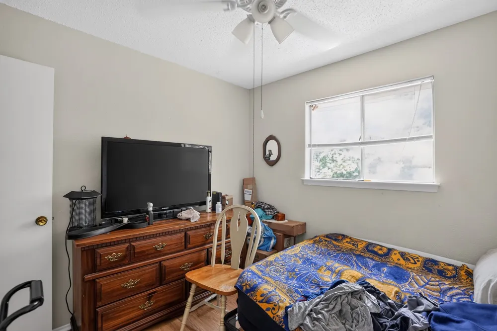 2125 Meadow Glen Irving, TX 75060