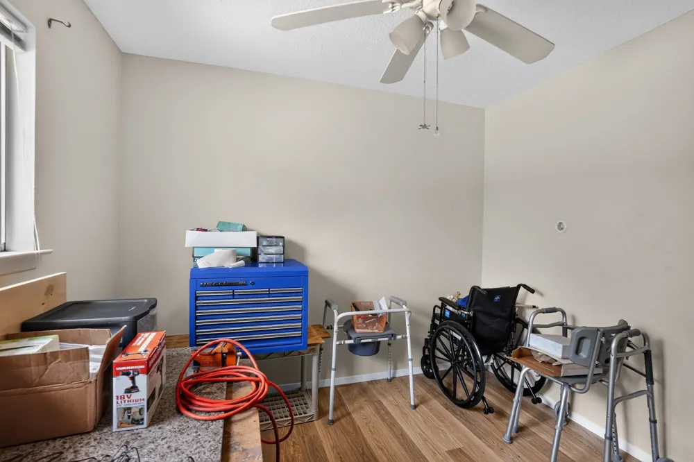 2125 Meadow Glen Irving, TX 75060