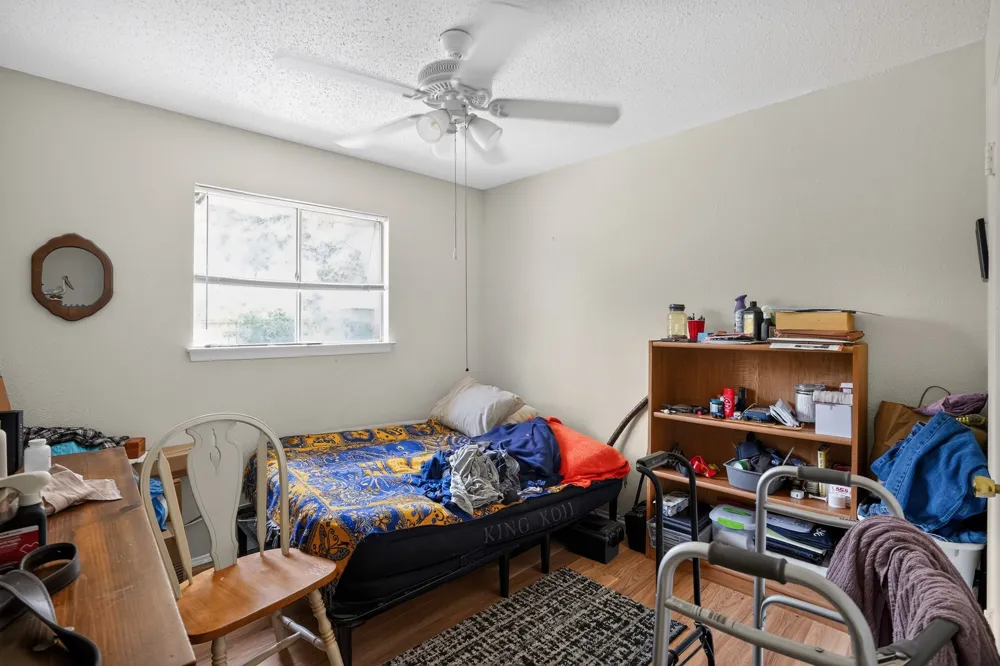 2125 Meadow Glen Irving, TX 75060