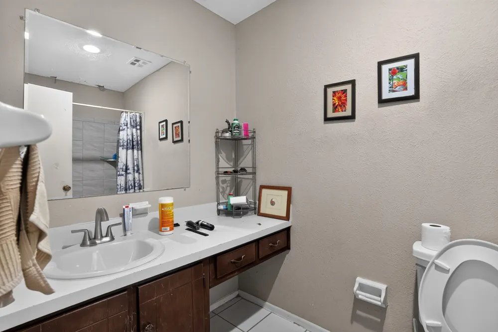 2125 Meadow Glen Irving, TX 75060