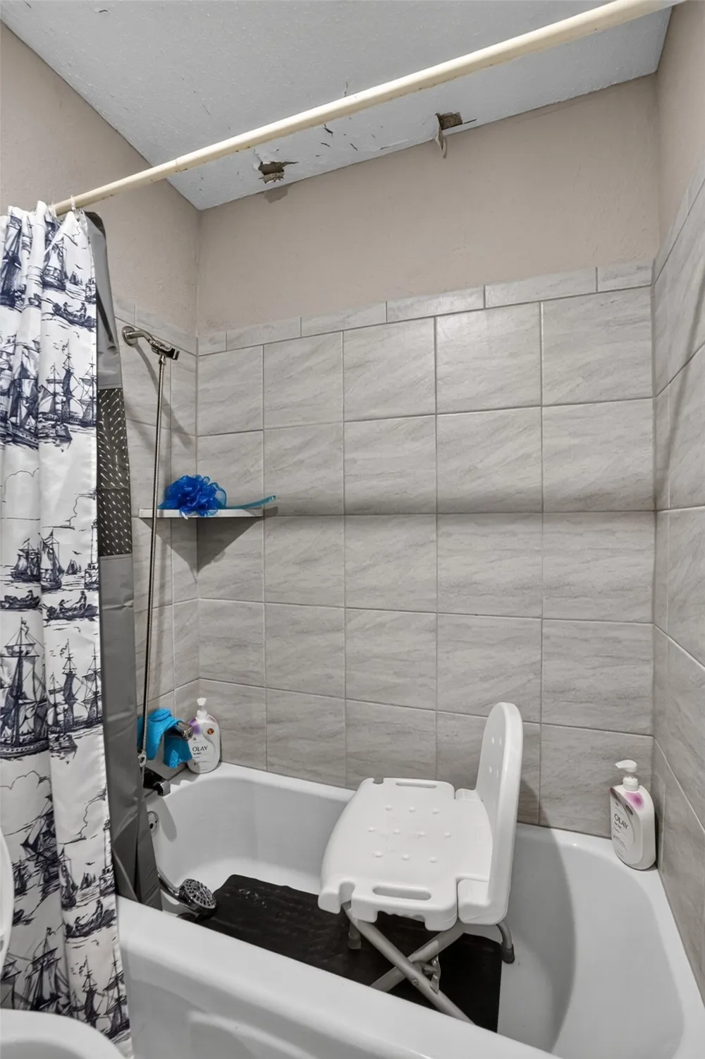 2125 Meadow Glen Irving, TX 75060