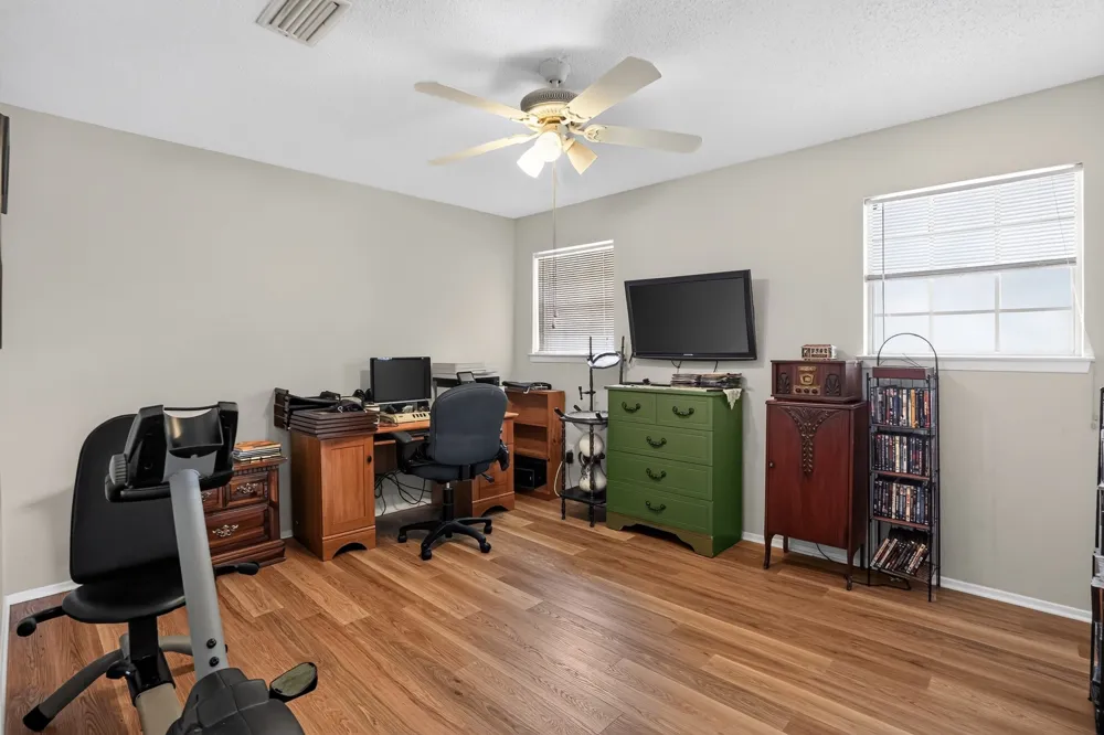 2125 Meadow Glen Irving, TX 75060