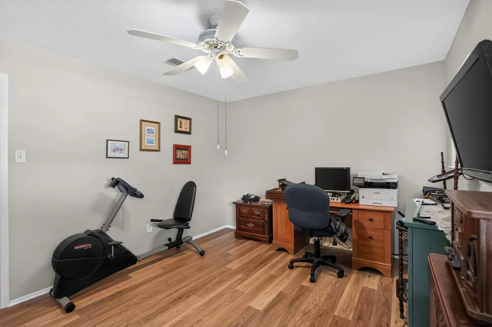 2125 Meadow Glen Irving, TX 75060