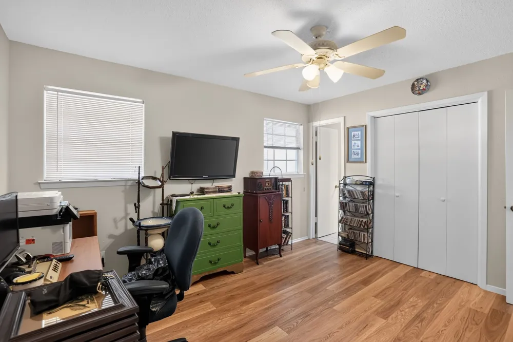 2125 Meadow Glen Irving, TX 75060