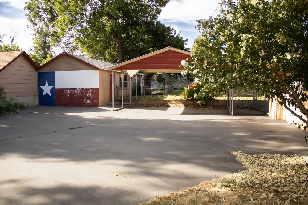 405 W Neely Avenue Comanche, TX 76442