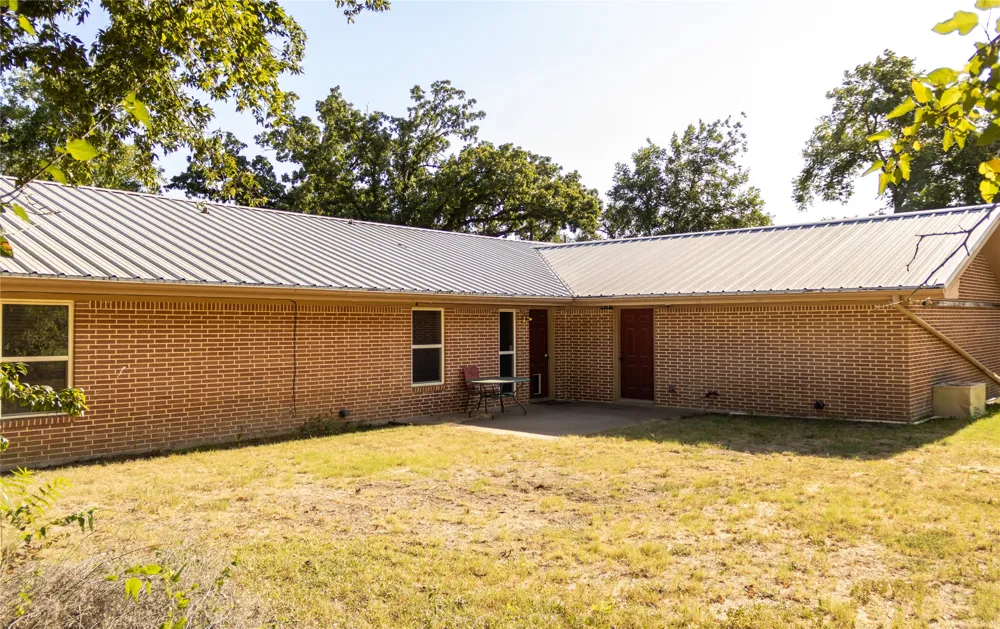 405 W Neely Avenue Comanche, TX 76442