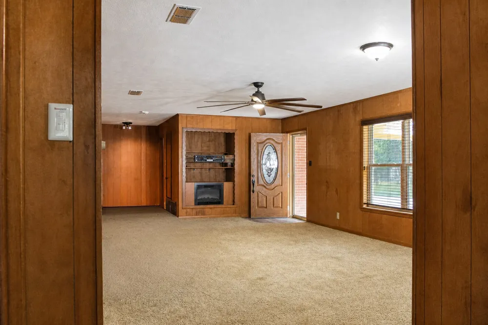 405 W Neely Avenue Comanche, TX 76442