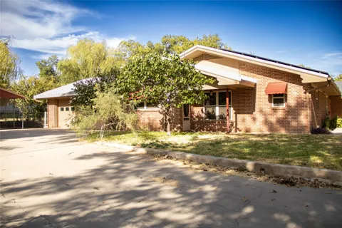 405 W Neely Avenue