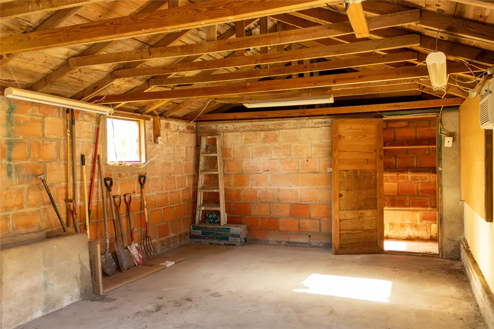 405 W Neely Avenue Comanche, TX 76442
