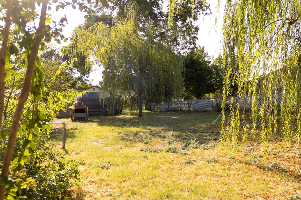 405 W Neely Avenue Comanche, TX 76442